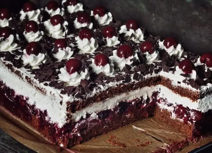 How to make black forest cake is very delicious.webp