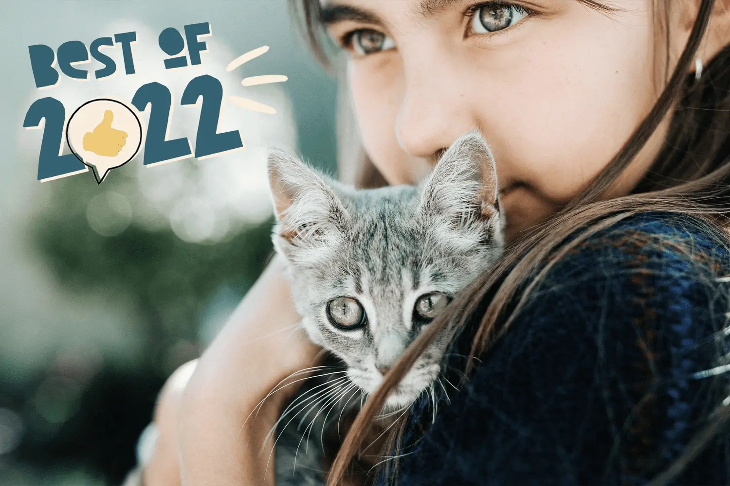 Mädchen hält Kätzchen;  Die besten Katzennamen des Jahres 2022