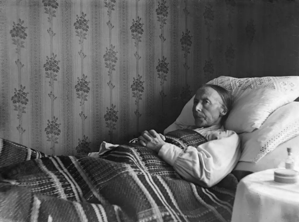 New Research: Why Your Sleep Needs Change After 65 (And How to Adapt)