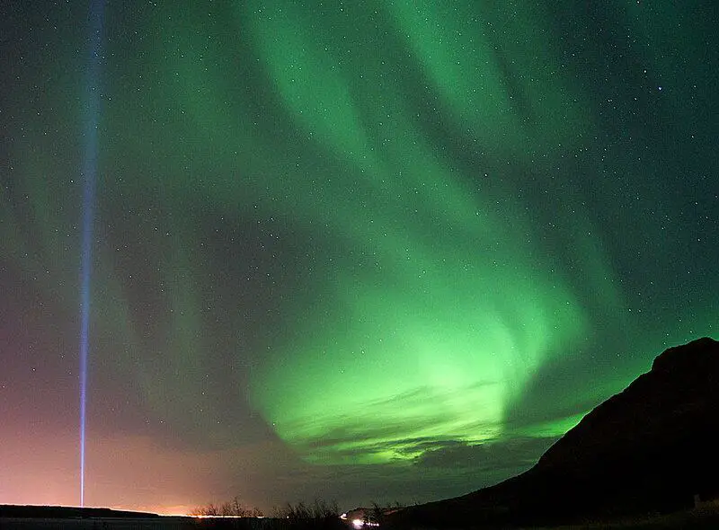 Aurora Alert: How 2025’s Peak Solar Activity Creates Once-in-a-Lifetime Light Shows