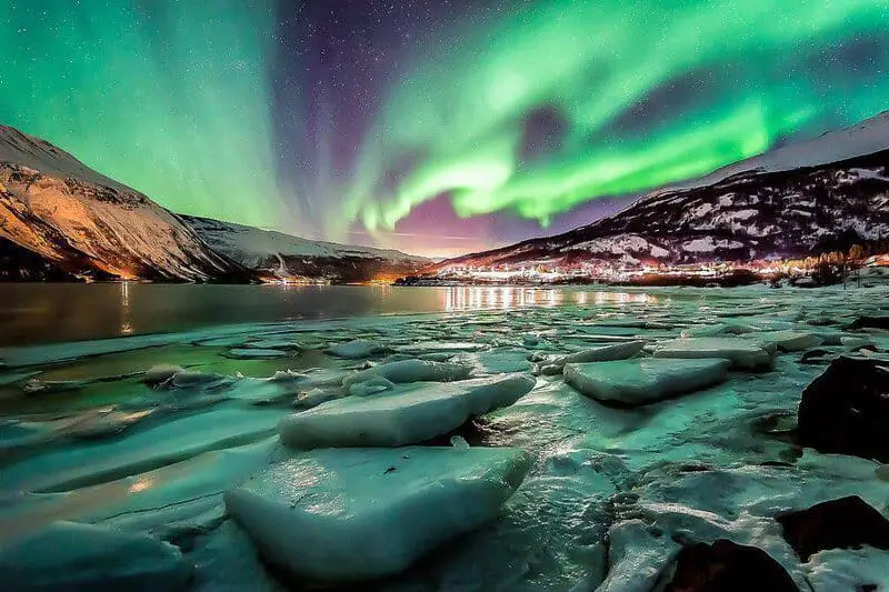 Aurora Alert: How 2025’s Peak Solar Activity Creates Once-in-a-Lifetime Light Shows