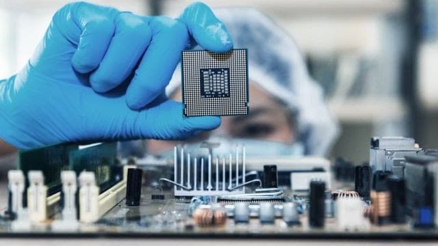 Tech Giants Are Panicking About AI’s Massive Energy Problem – Here’s Their Plan