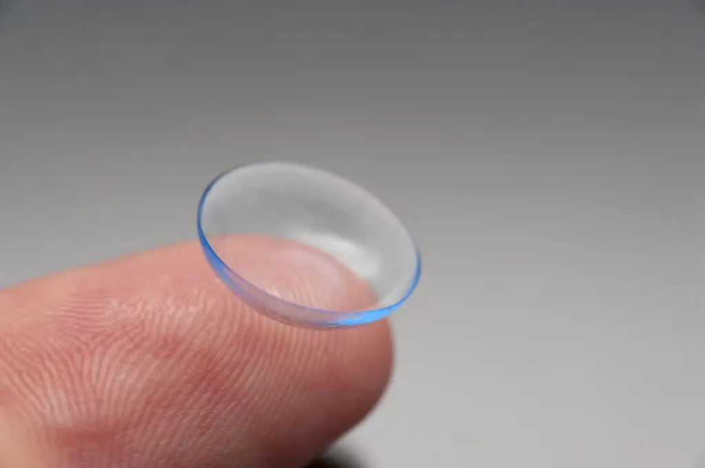 These Contact Lenses Let You See in Complete Darkness (And Work 60x Better With Eyes Shut)