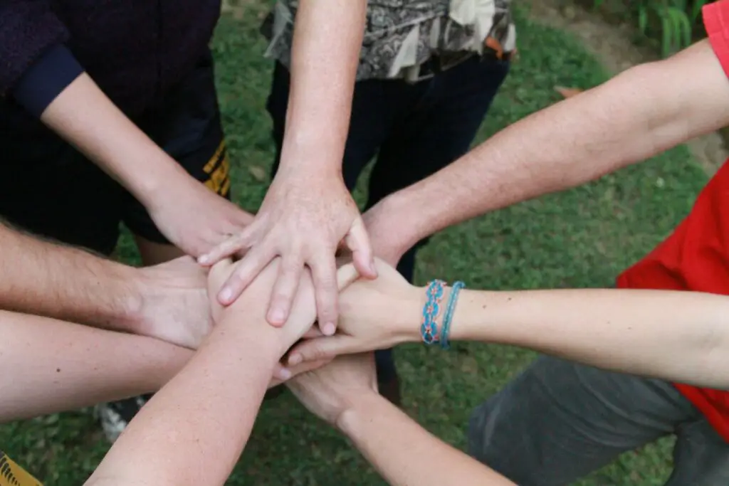 30 Subtle Signs that Someone is a Good Person