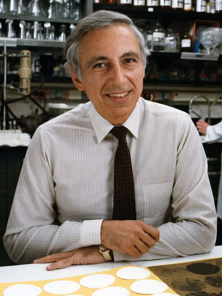 15 Mad Scientists Who Used Their Own Bodies in Their Research