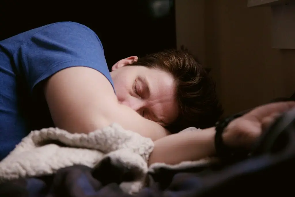 The Sleep Position That Prevents Alzheimer’s (According to Brain Scans)