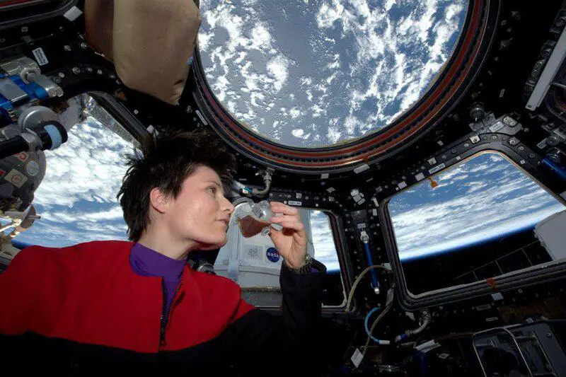 How Space Travel Literally Turns Astronauts Into Time Travelers