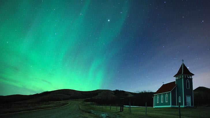 Aurora Alert: How 2025’s Peak Solar Activity Creates Once-in-a-Lifetime Light Shows