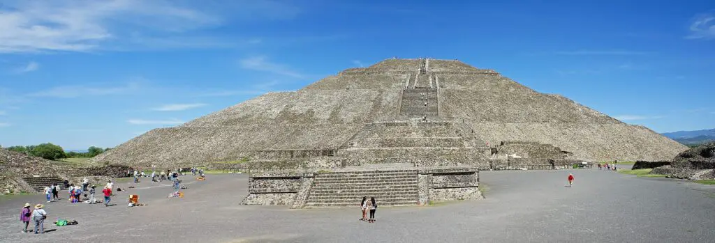 15 Ancient Ruins That Seem to Defy Science