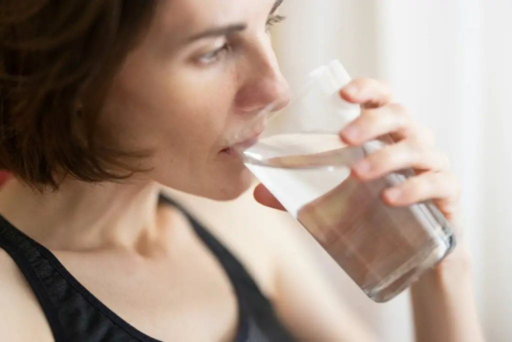 15 Signs You’re Aging Well, According To Geriatricians and 5 Expert Tips for Keeping Your Glow