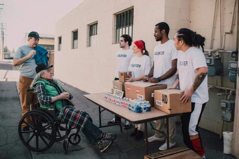 30 Subtle Signs that Someone is a Good Person