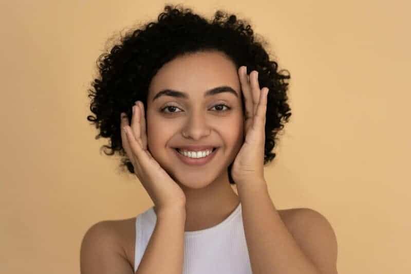 15 Signs You’re Aging Well, According To Geriatricians and 5 Expert Tips for Keeping Your Glow