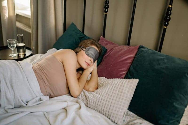 15 Signs You’re Aging Well, According To Geriatricians and 5 Expert Tips for Keeping Your Glow
