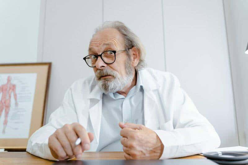 I’m a Geriatrician—These 12 Symptoms Are Never ‘Just Old Age’