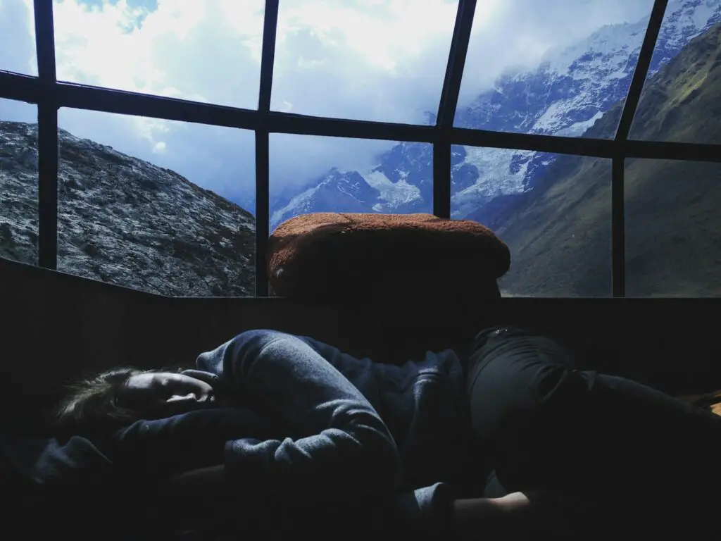 The Sleep Position That Prevents Alzheimer’s (According to Brain Scans)