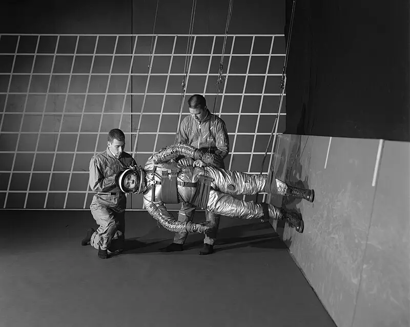 15 Ways Space Travel Changes the Human Body