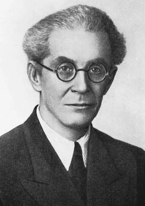 15 Mad Scientists Who Used Their Own Bodies in Their Research