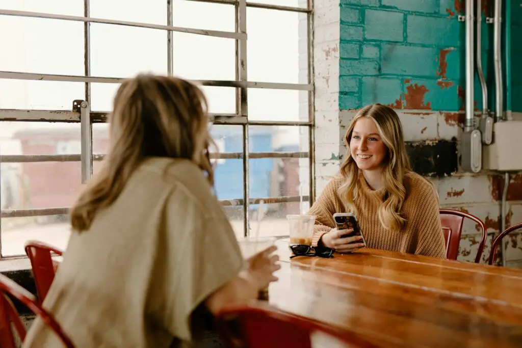 Study Finds Why Some People Are Naturally Charismatic While Others Aren’t (You Can Learn It)