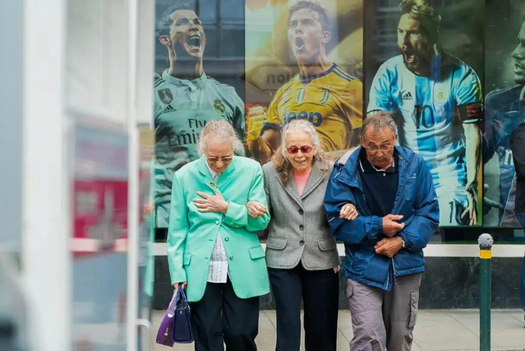 15 Signs You’re Aging Well, According To Geriatricians and 5 Expert Tips for Keeping Your Glow