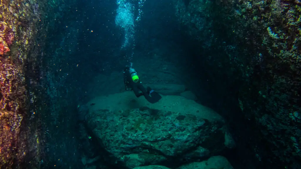 Japan’s Underwater Mystery: Is the 10,000-Year-Old Yonaguni Monument Nature or Ancient Architecture?