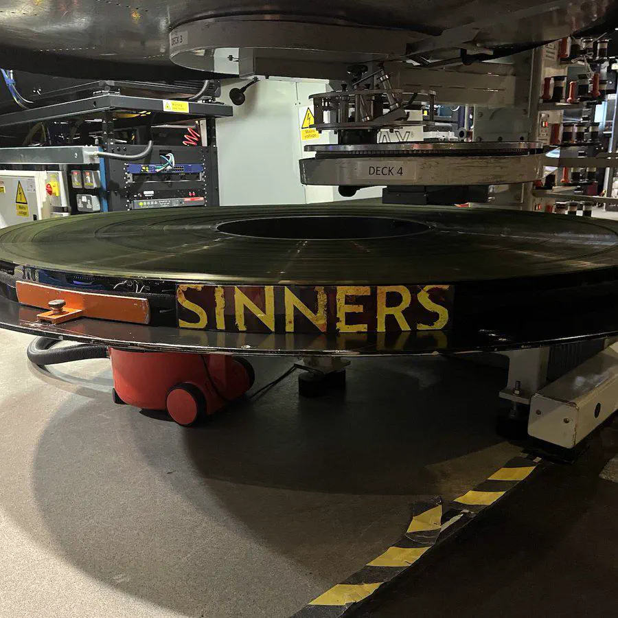 22 Mind-Blowing Absolute Units You Won't Believe Exist! 🦙🤯 25 Absolute Units of a 70MM IMAX print for Sinners