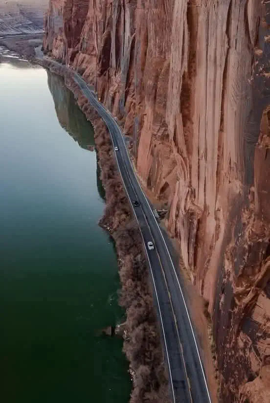 22 Massive Beasts That Will Leave You Stunned! đđ„ 30 Absolute Units of a cliff