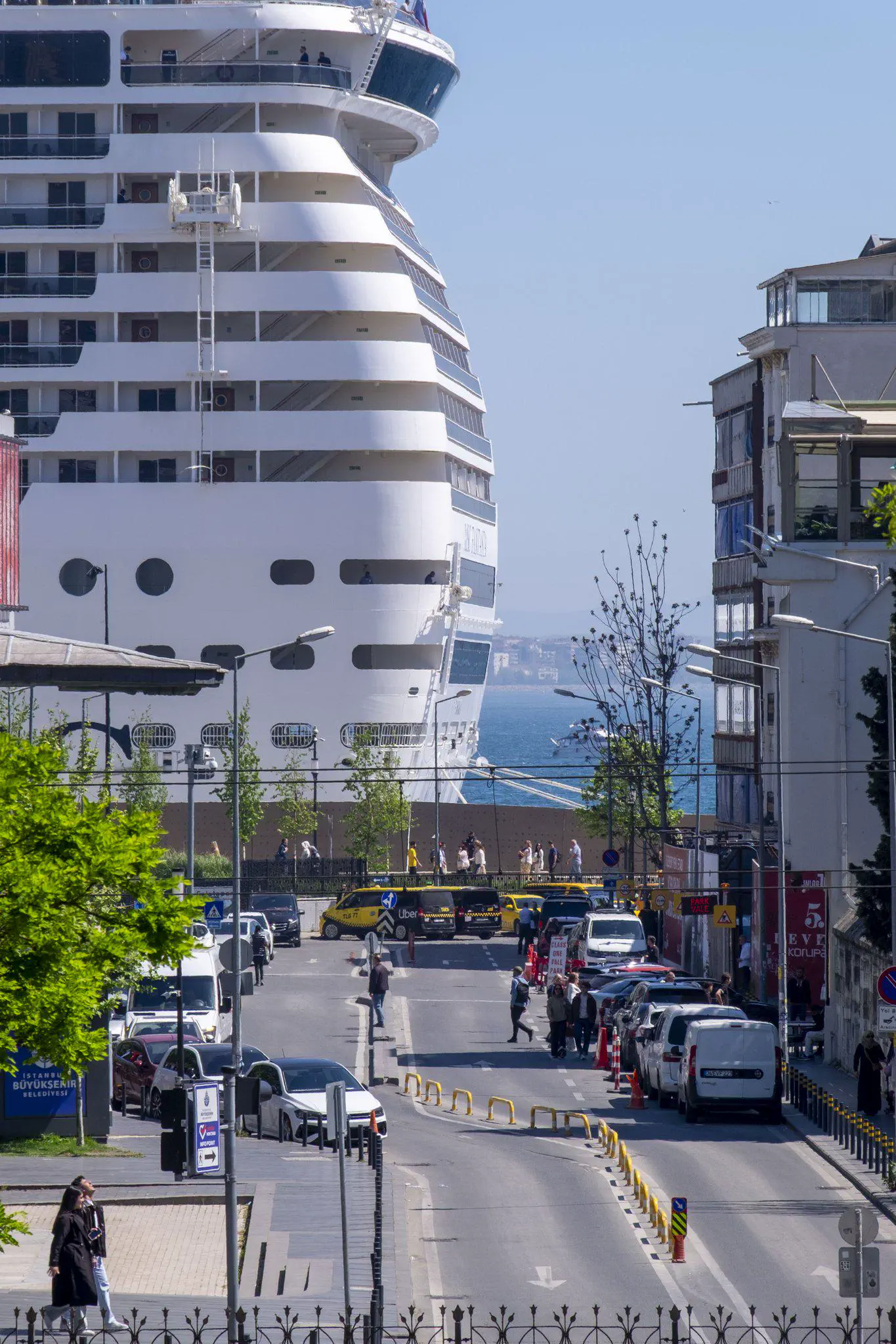 18 Mind-Blowing Absolute Units You Must See! đđ 24 Absolute Units of a cruise ship