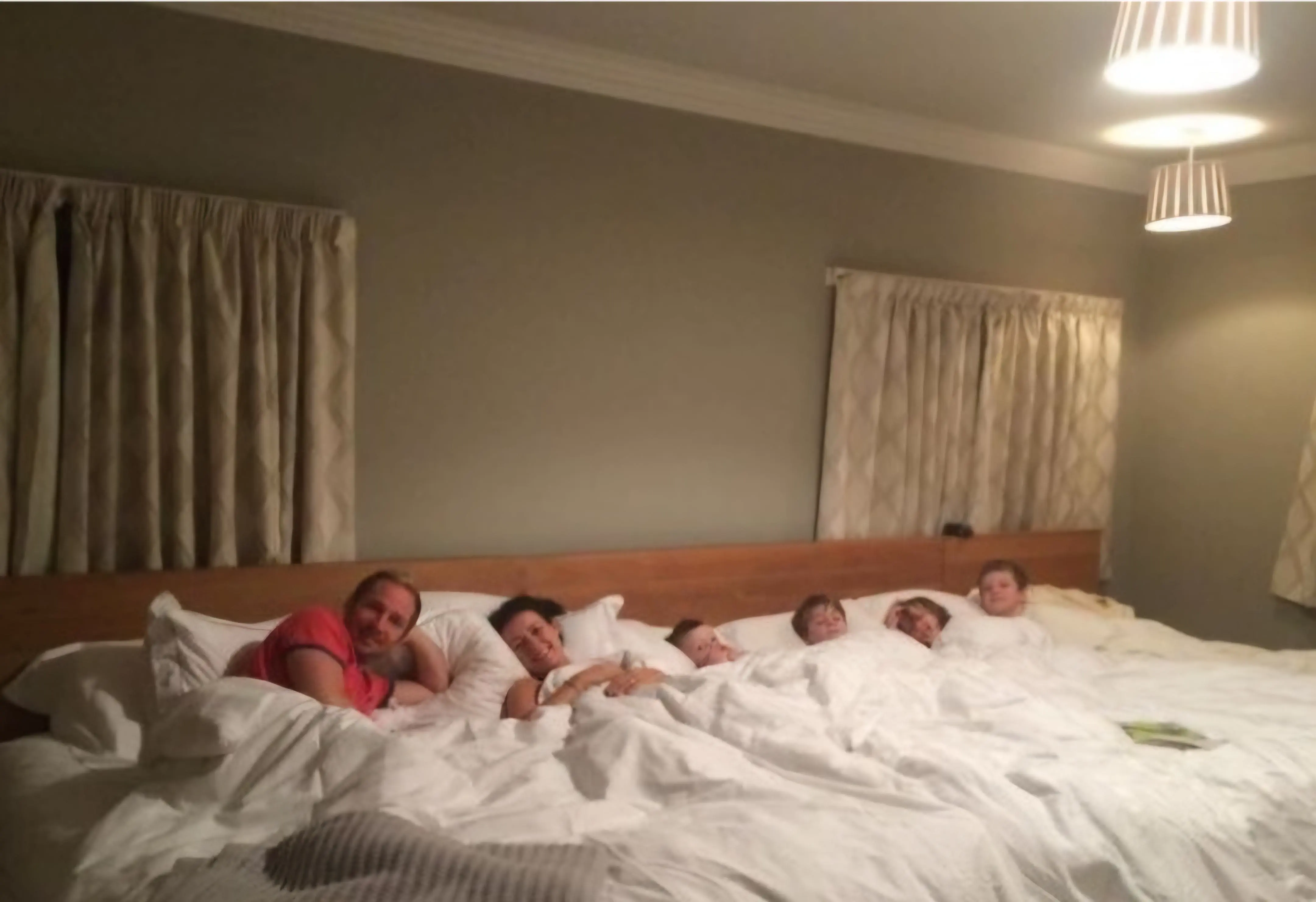 17 Wild Oddities That Redefine 'Massive'! đ 24 Absolute Units of a family bed