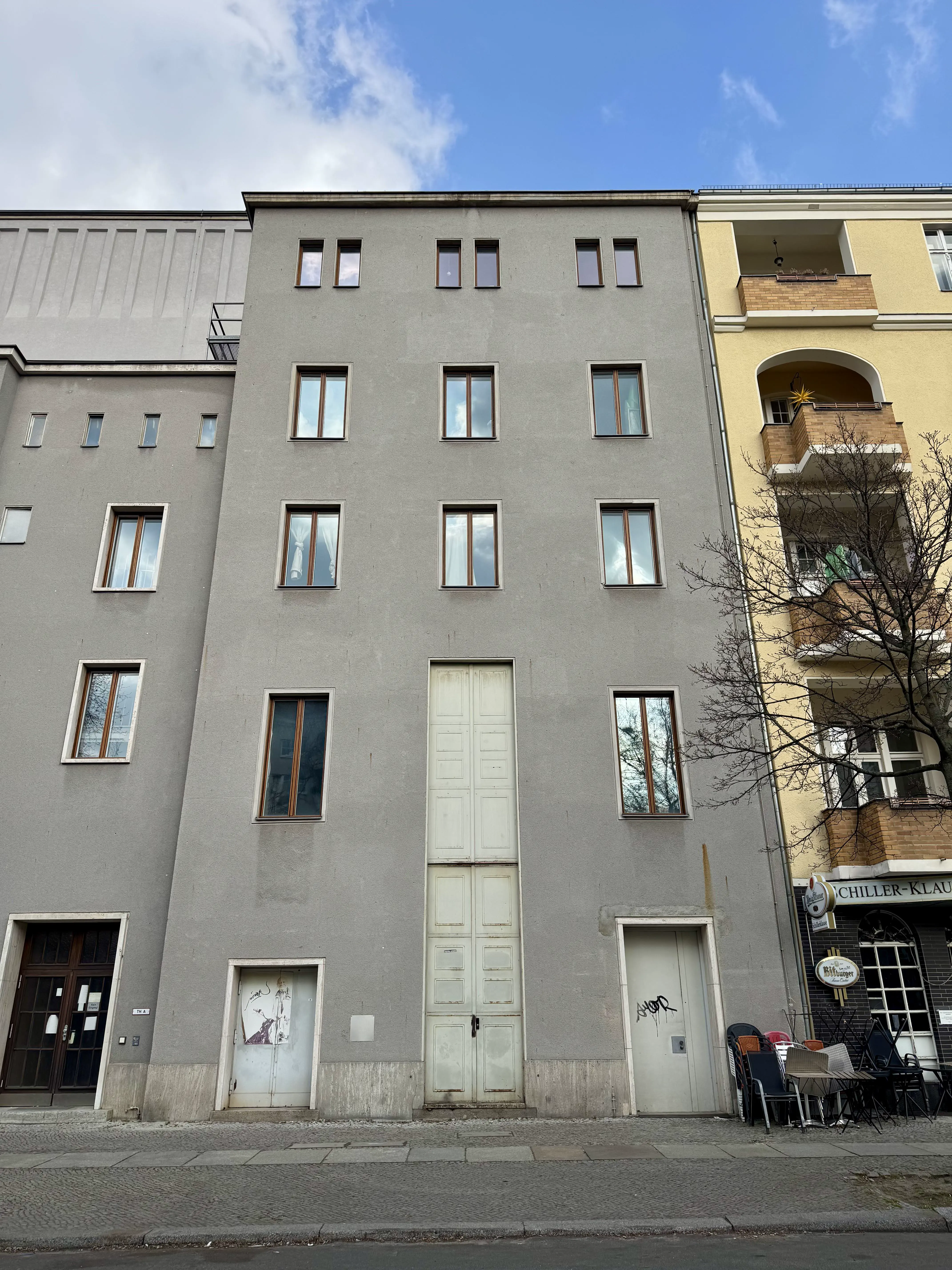 20 Unbelievable Massive Marvels That Will Stun You! đ 36 Absolute Units of a front door