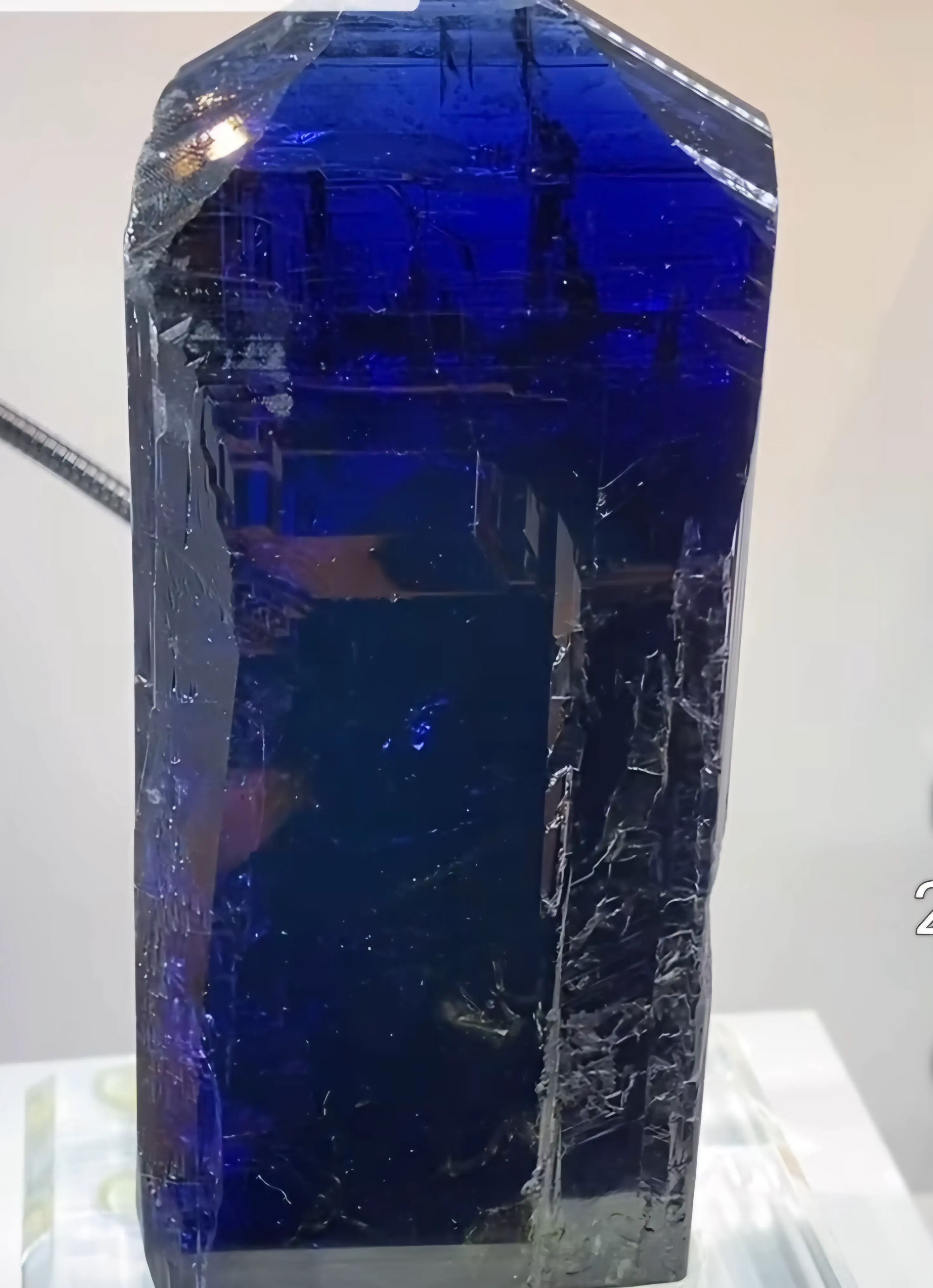 20 Enormous Oddities That Will Astound You! đŠđ 37 Absolute Units of a one kilo piece of Tanzanite