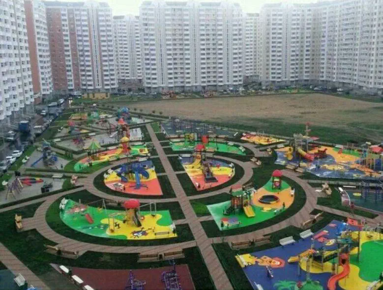 16 Mammoth Oddities You Need to See Now! đđŸ 25 Absolute Units of a playground