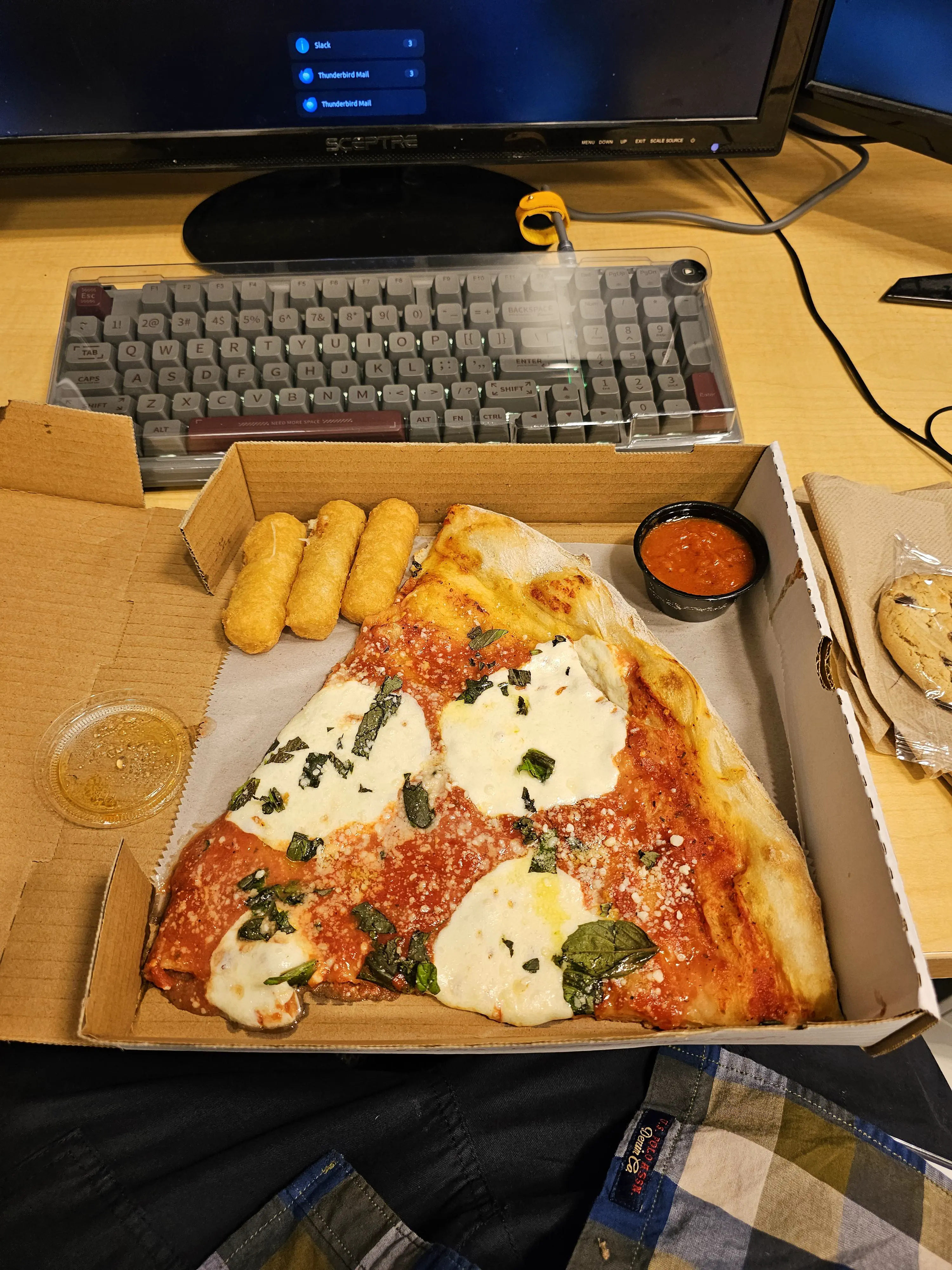 18 Enormous Absolute Units That Defy Expectations! đŸ 21 Absolute Units of a slice of Margherita