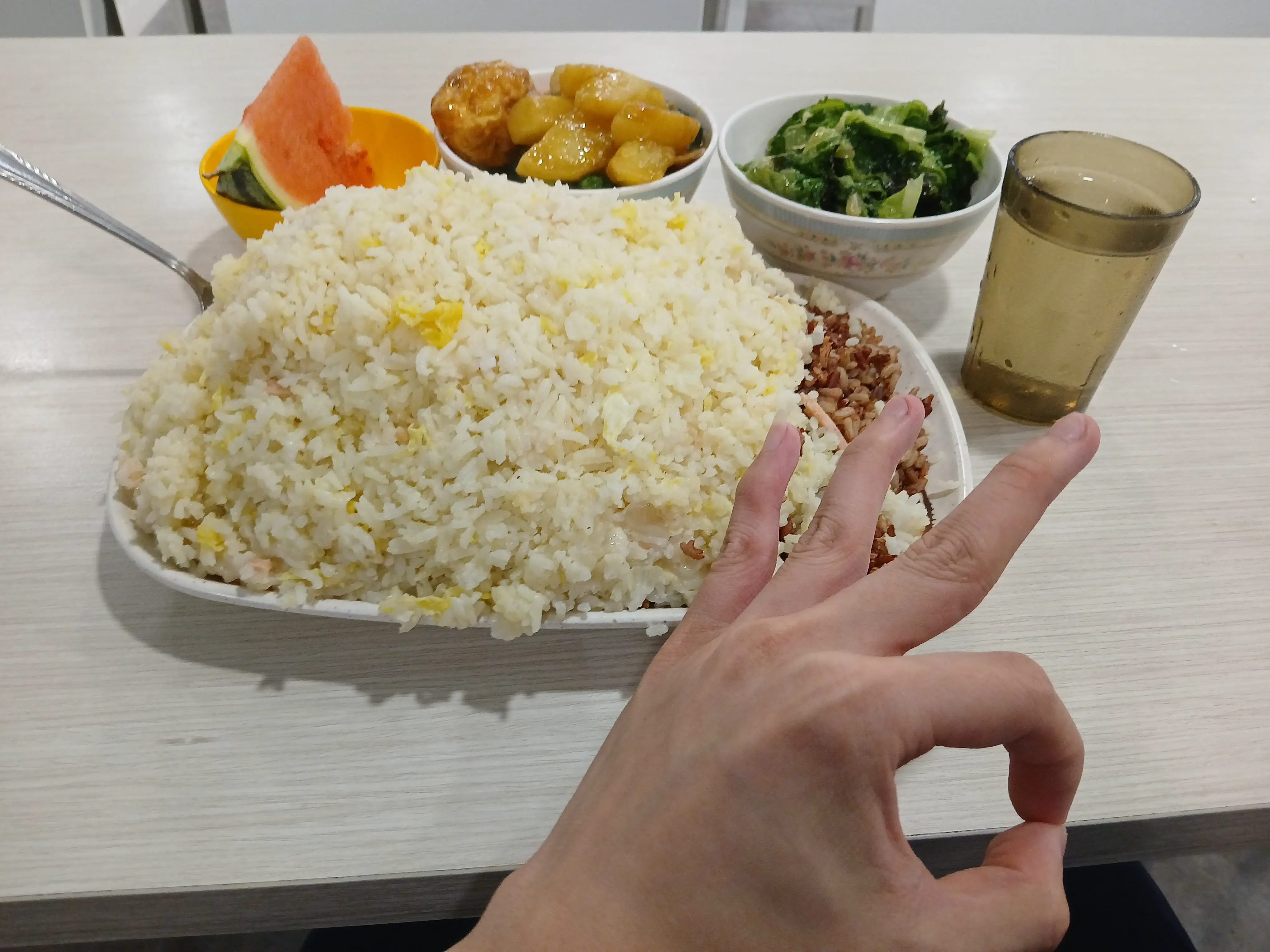 16 Absolute Units You Have to See ✨ 31 Absolute Units of a student cafeteria dorm dinner (only allowed 1 plate per person per meal)