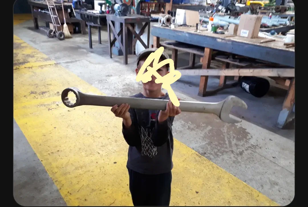 20 Unbelievable Massive Marvels That Will Stun You! đ 29 Absolute Units of a wrench