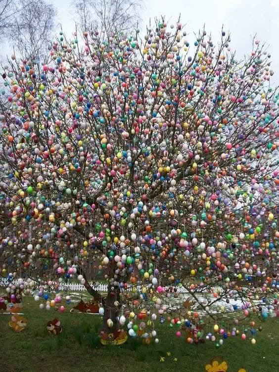 17 Unbelievably Huge Wonders You Must See! đđ 22 Absolute Units of an Easter Egg tree