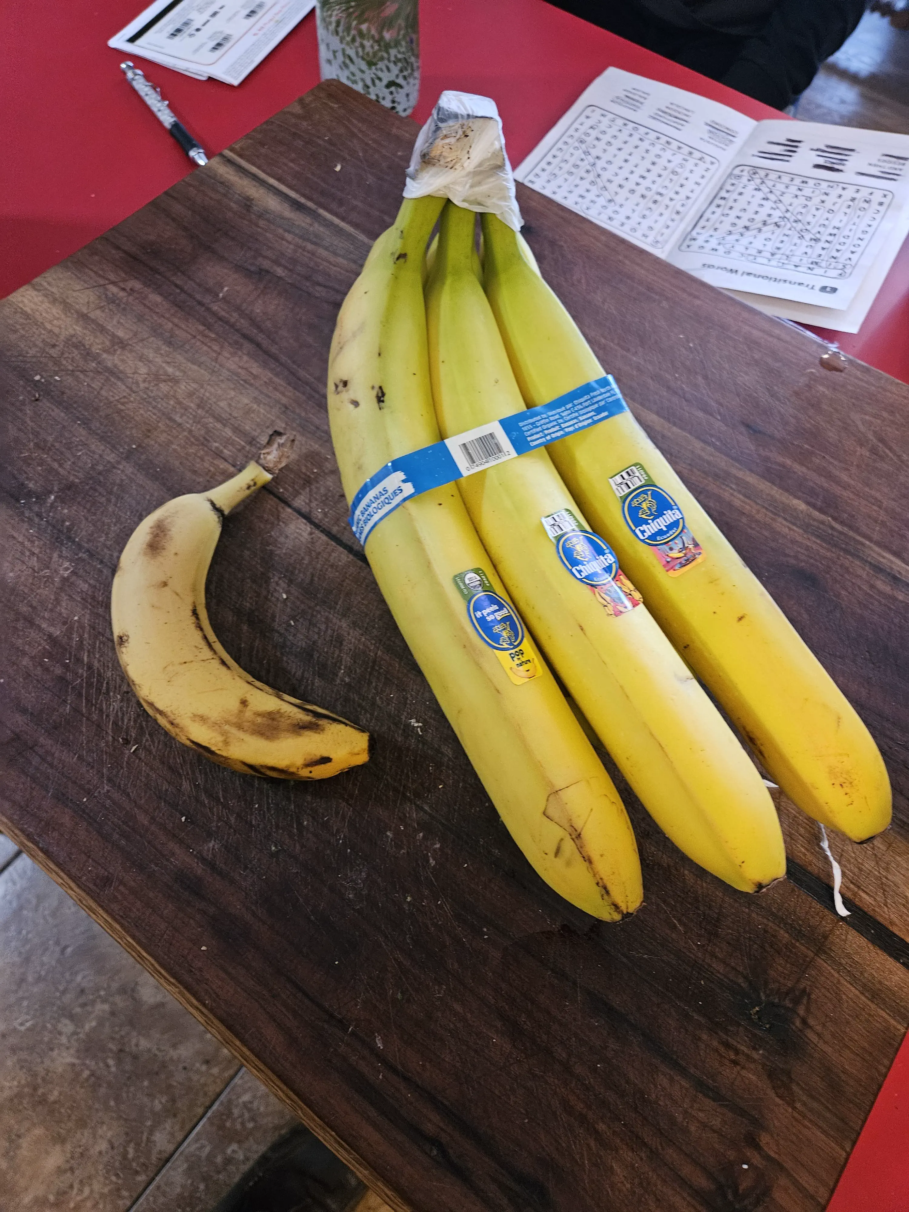 20 Extraordinary Beasts That Challenge Our Definition of Big! đŠ 21 Absolute Units of a banana bunch (banana for scale)