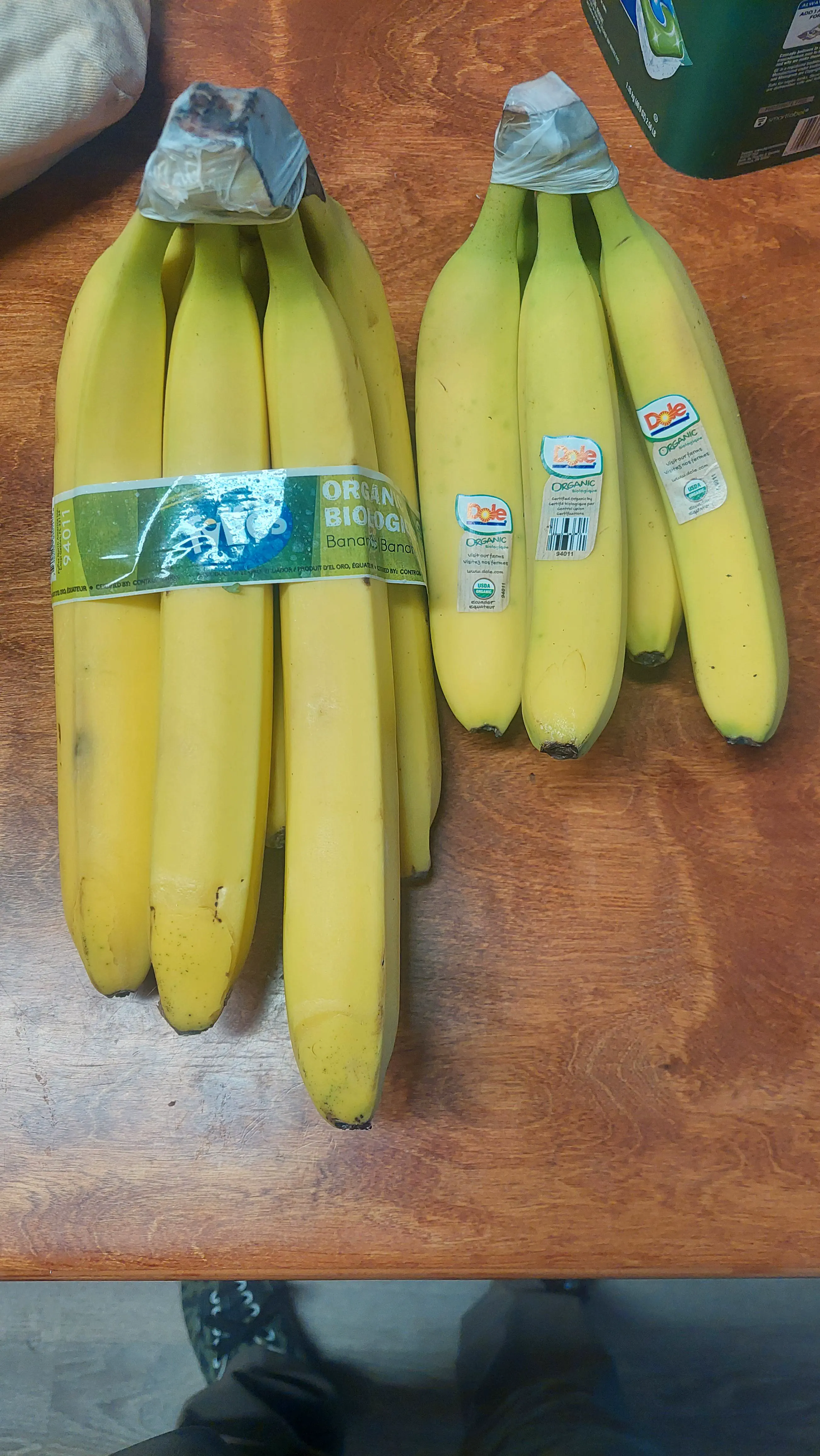 23 Outrageously Large Wonders You Must See! đđ 38 Absolute Units of a banana. (Other bananas for scale)