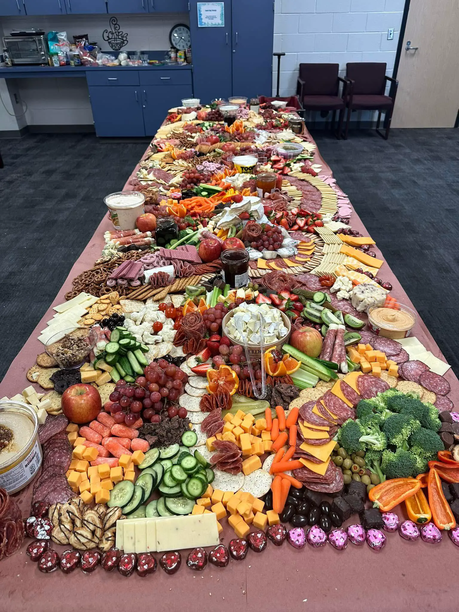 14 Unbelievably Large Oddities You Simply Must See! 🤯🐾 20 Absolute Units of a charcuterie table