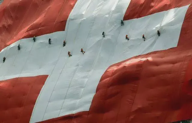 12 Over-The-Top Absolute Units That Will Take Your Breath Away! đ 27 Absolute Units of a flag of Switzerland