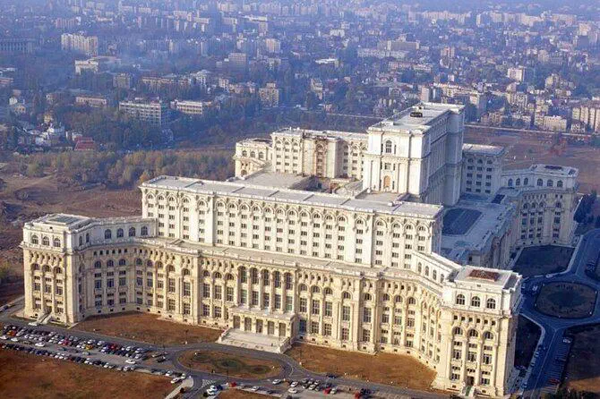 23 Outrageously Large Wonders You Must See! đđ 37 Absolute Units of a former Communist palace turned Parliament building