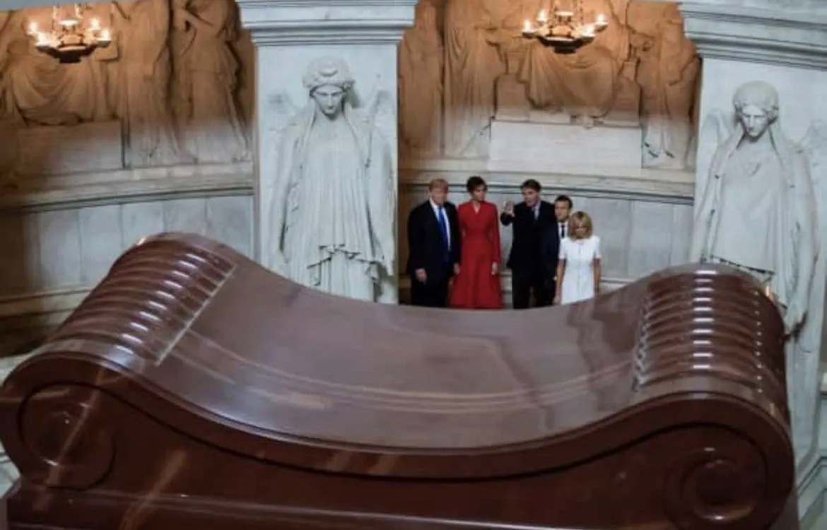 18 Enormous Oddities You Won't Believe Exist! đŠ 29 Absolute Units of a Napoleonâs Tomb