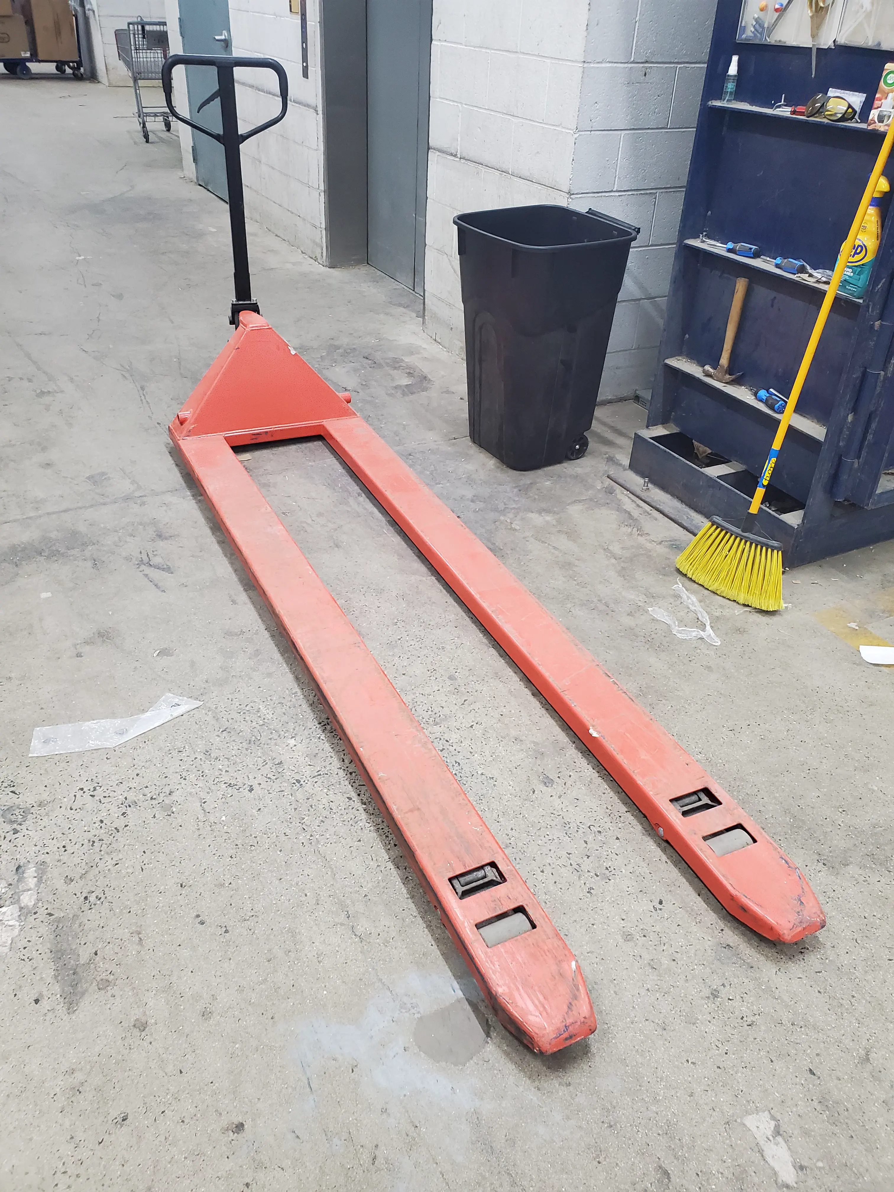 20 Extraordinary Beasts That Challenge Our Definition of Big! đŠ 27 Absolute Units of a pallet jack