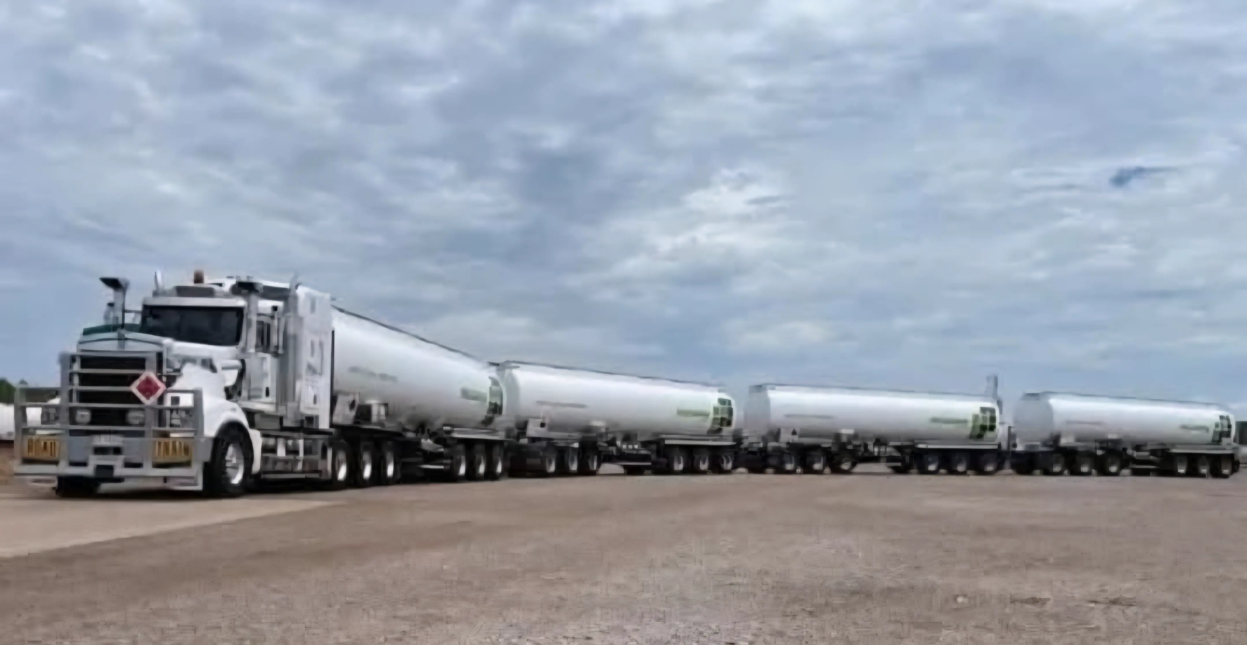 12 Unforgettable Absolute Units That Will Amaze You! đ 19 Absolute Units of a road train in Oz