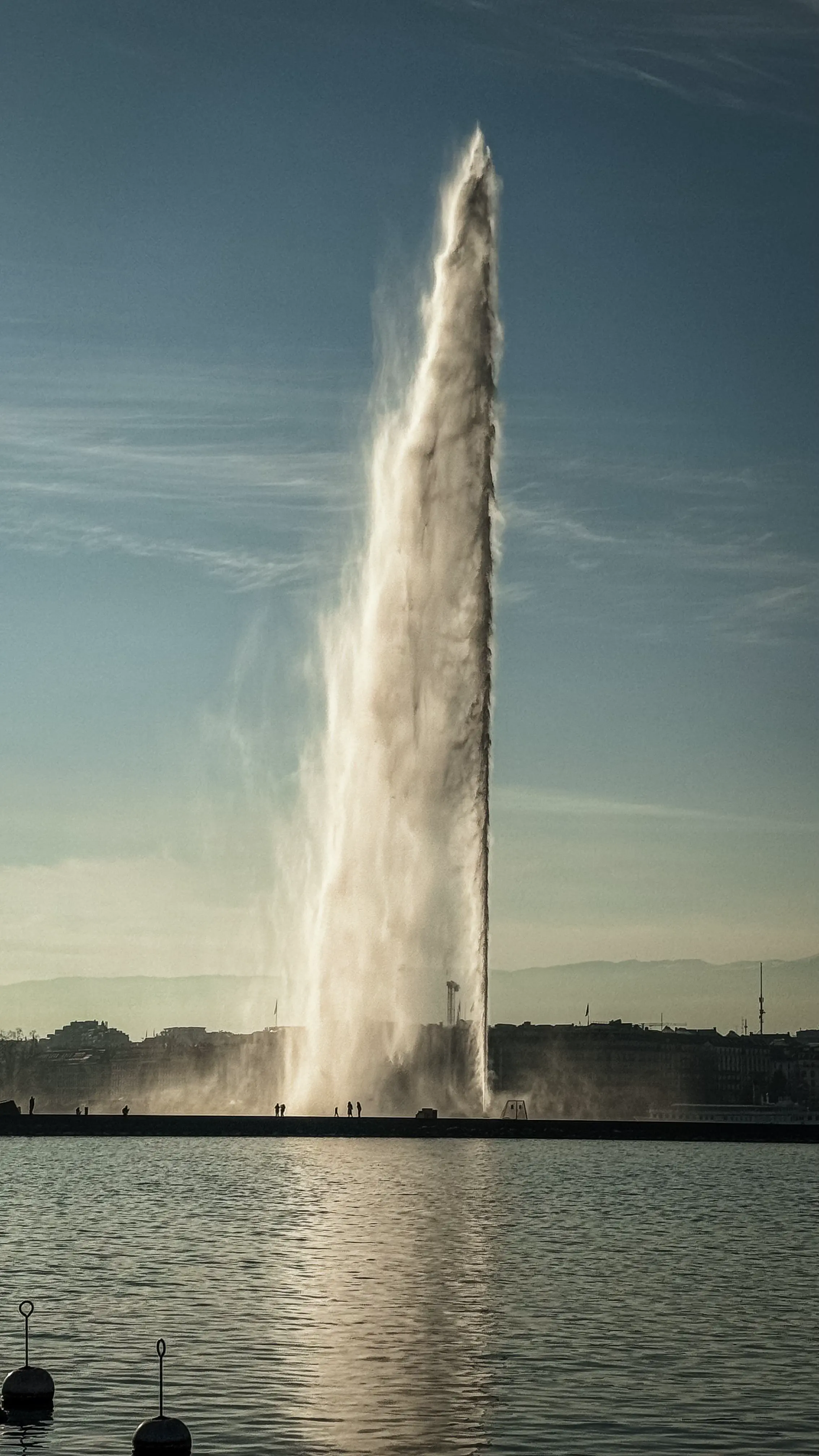 17 Remarkable Behemoths That Will Change How You See Size! 🦁 23 Absolute Units of a water fountain