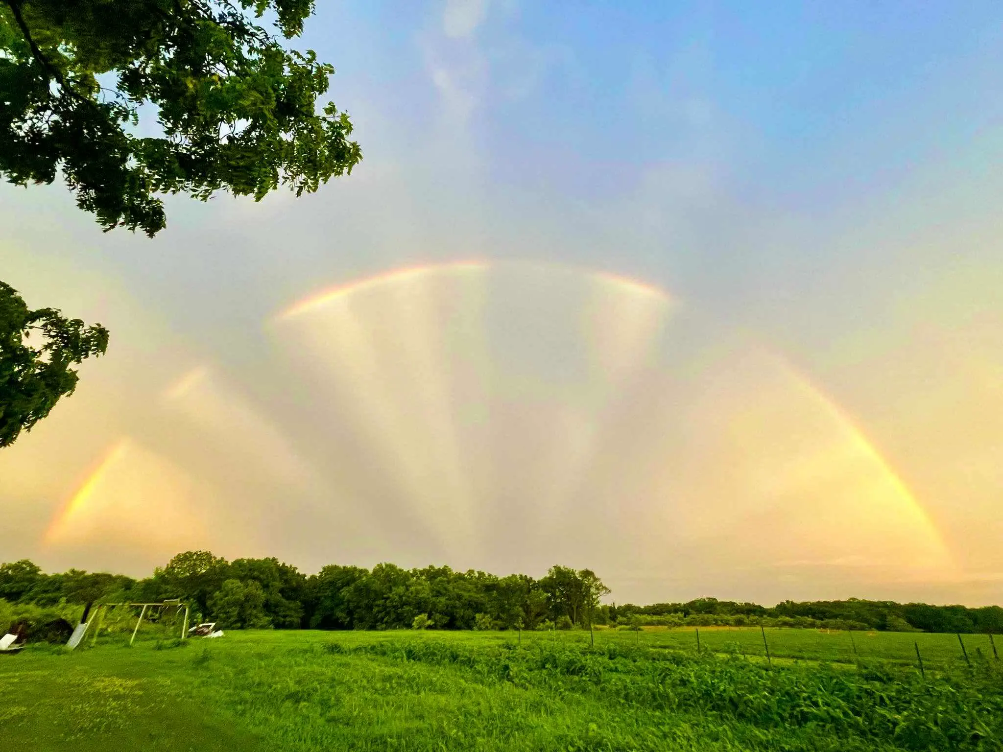 12 Mind-Blowing Absolute Units That Will Absolutely Amaze You! đ 25 Absolute Units of anti-crepuscular rays