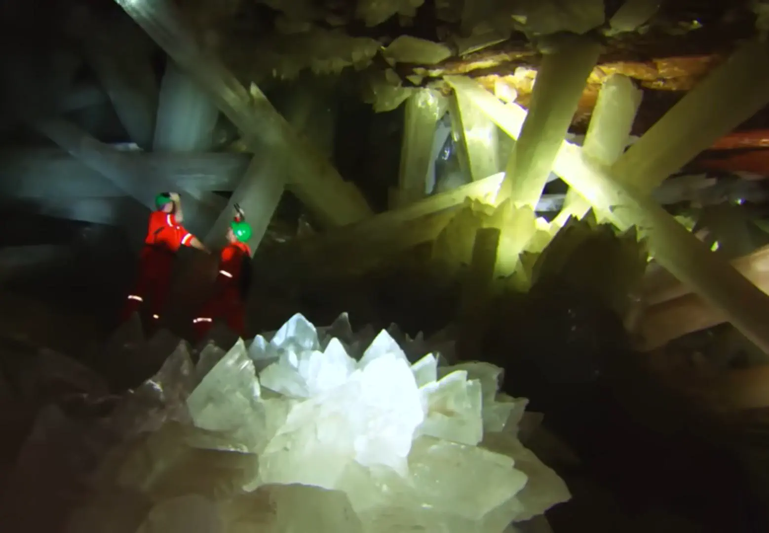 9 Unbelievable Oddities That Redefine 'Massive'! đđ 20 Absolute Units of a crystal cave