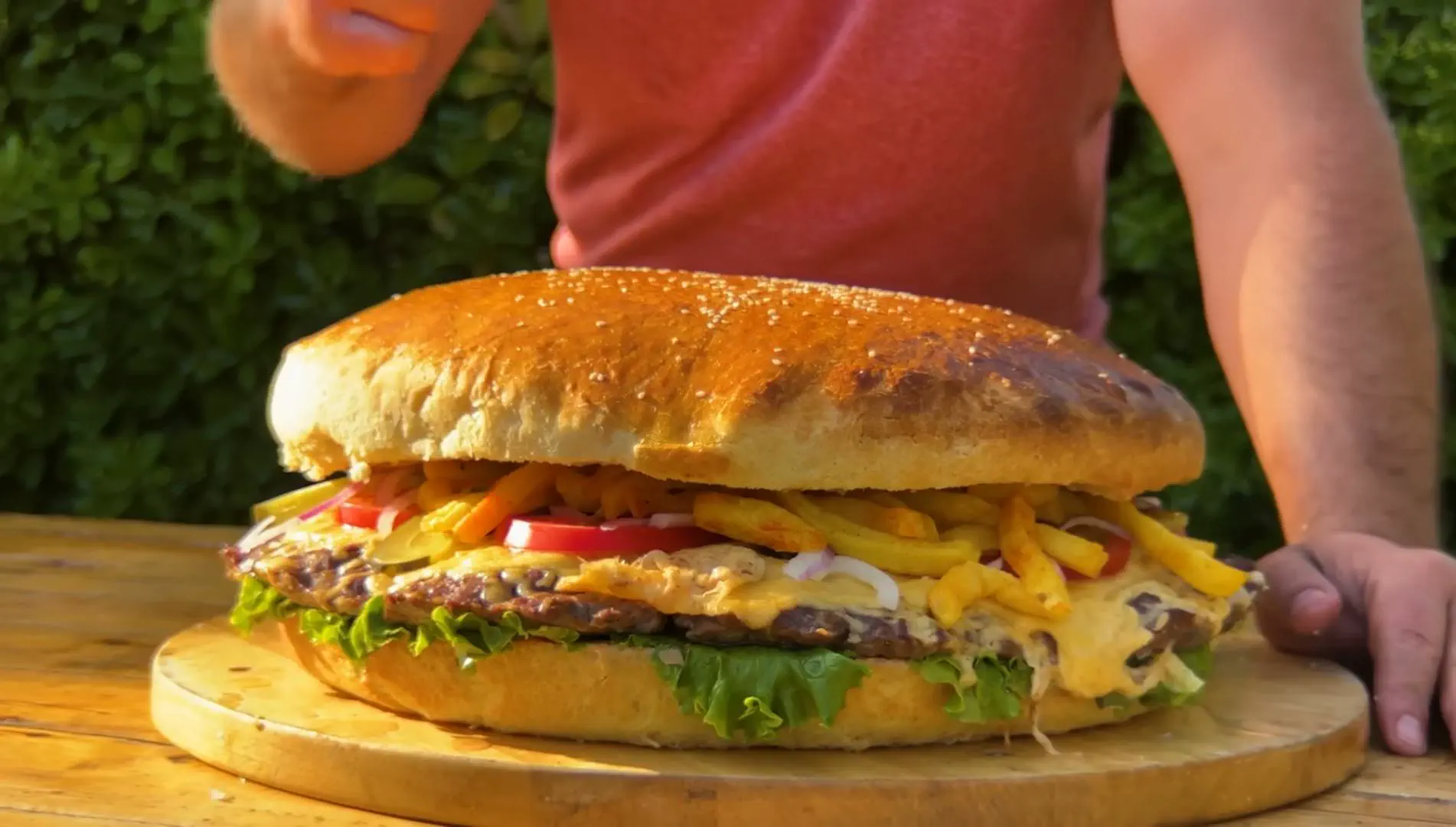 10 Unbelievable Massive Oddities You Have to See! 🦁🤯 20 Absolute Units of a hamburger