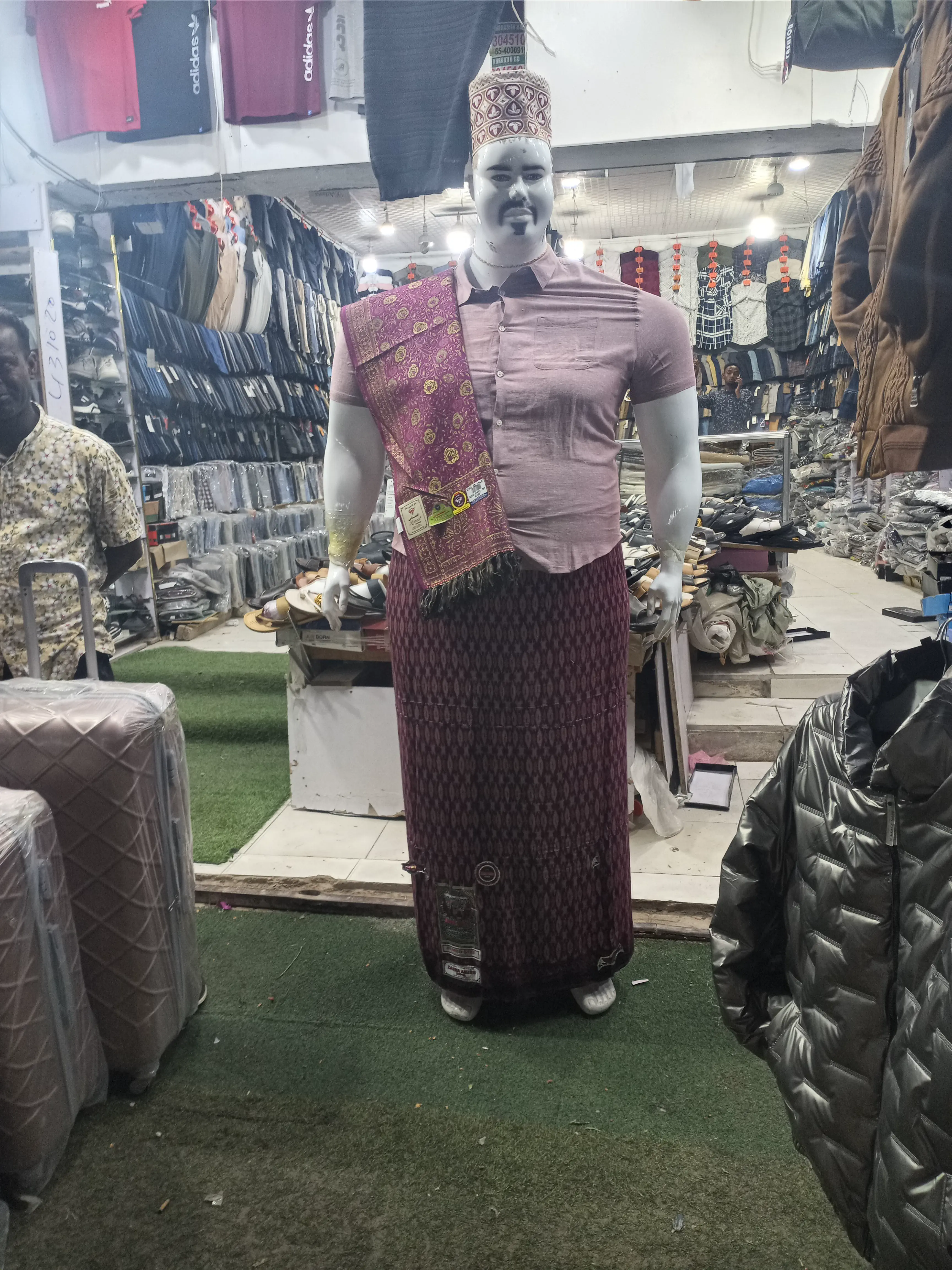 Uncovering 11 Massive Oddities That Will Leave You in Awe! 🐾 19 Absolute Units of a mannequin