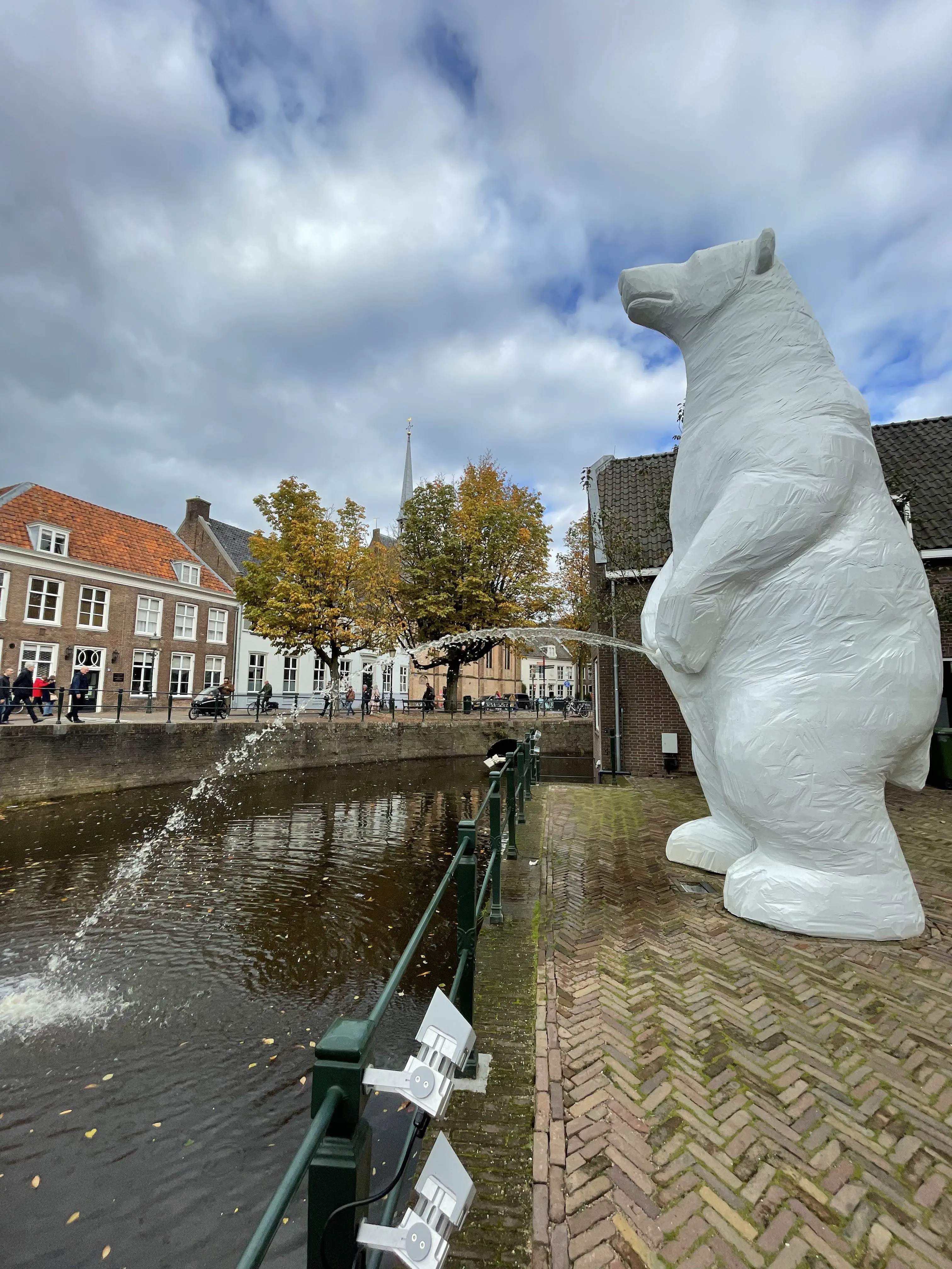 10 Chonky Oddities That Will Leave You Speechless! 🤯 20 Absolute Units of a pissing polar bear
