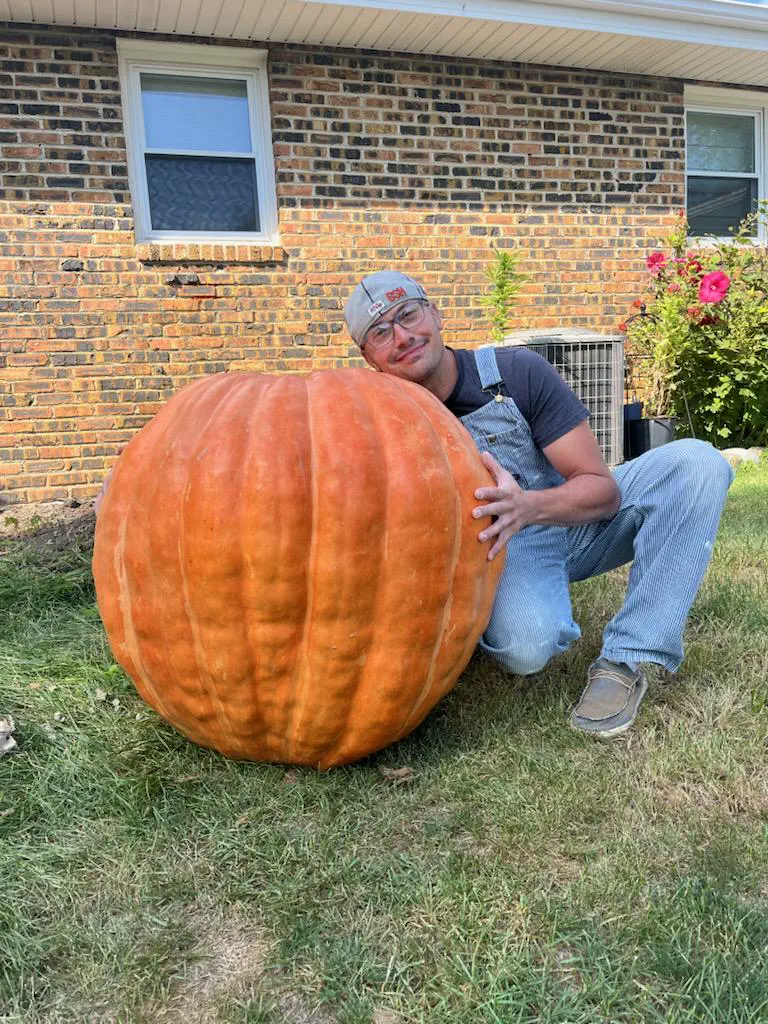 13 Extraordinary Giants Ready to Blow Your Mind! đ 21 Absolute Units of a pumpkin.
